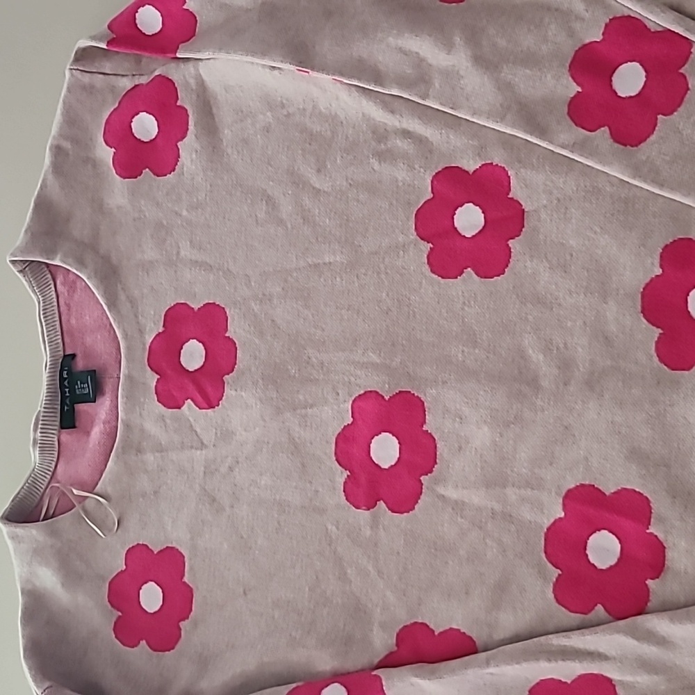 Tahari size M floral sweater, faux button down back